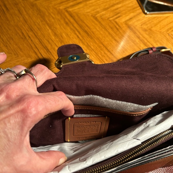 New Coach Elegant Burgundy Leather Shoulder Bag - Picture 10 of 16